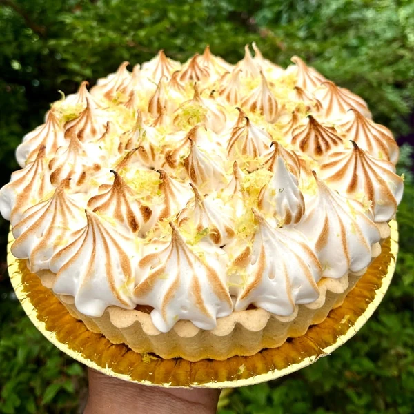 Torta de limão da Pra Lá de Bom com cobertura de merengue